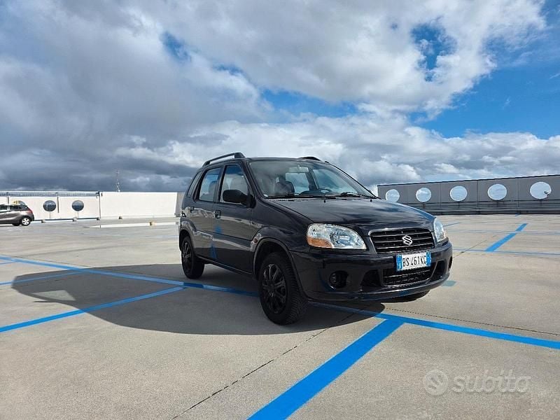 Nero Usata 2001 Suzuki Ignis Due volumi | 3500 € (Buon prezzo) - Immagine 1/4