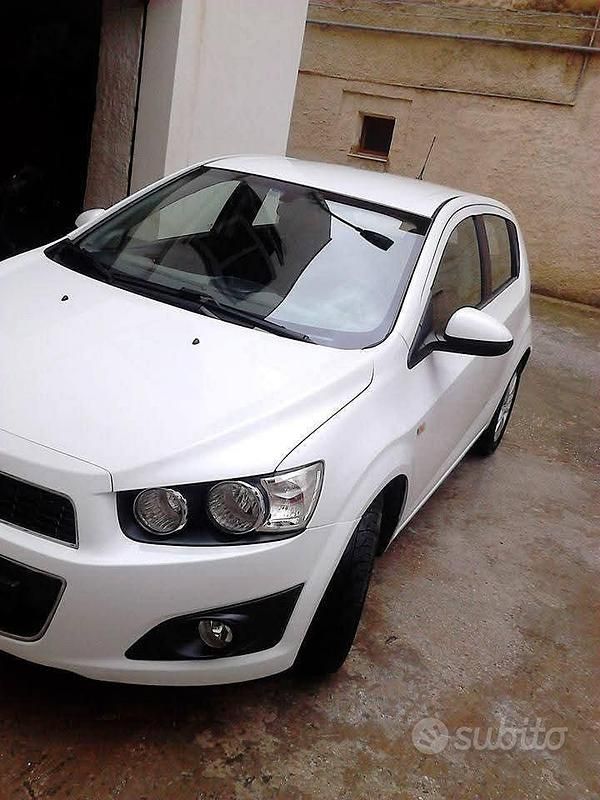 Bianco Usata 2012 Chevrolet Aveo Tre volumi | 2500 € - Immagine 1/1