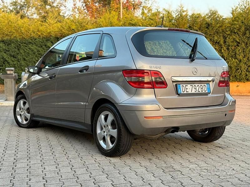 Usata Mercedes B180 109 CV (80 kW) 2007 Marrone Monovolume