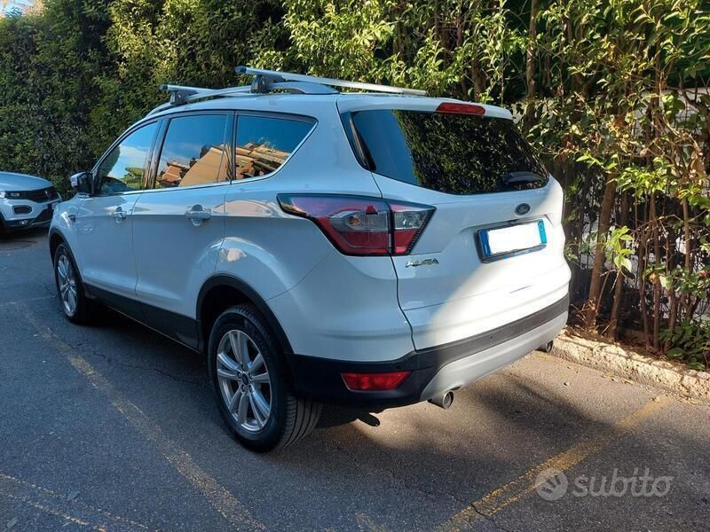 Usata Ford Kuga 120 CV (88 kW) 2019 Bianco SUV