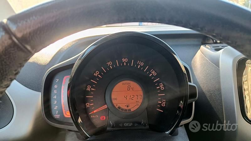 Usata Toyota Aygo X-play 69 CV (50 kW) 2017 Rosso Utilitaria