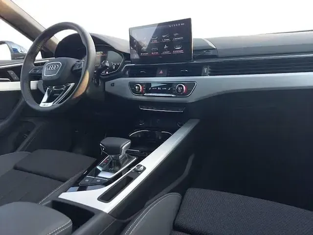 Usata Audi A5 Sportback S-Line 163 CV (119 kW) 2024 Blu navarra metallizzato Utilitaria