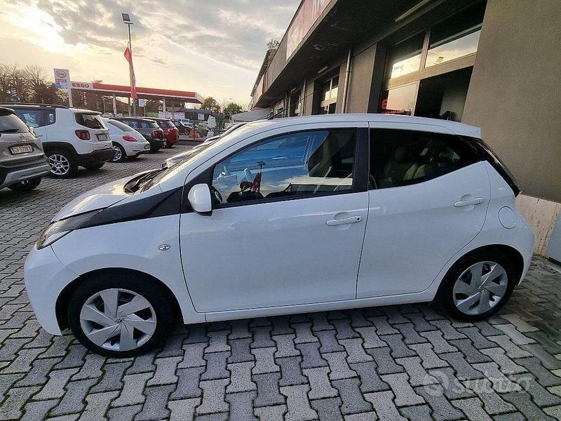 Usata Toyota Aygo X-play 69 CV (50 kW) 2016 Bianco Utilitaria