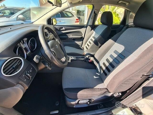 Usata Ford Focus 110 CV (80 kW) 2011 Grigio Berlina