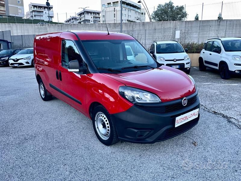 Usata Fiat Doblò 120 CV (88 kW) 2021 Rosso Monovolume