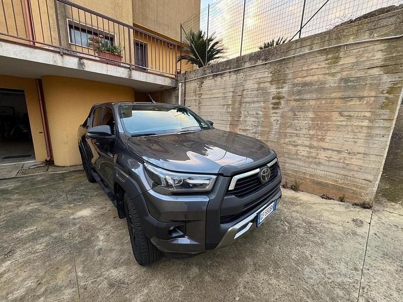 Usata Toyota HiLux 204 CV (150 kW) 2021 Marrone Pick-up