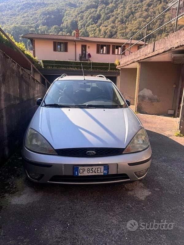 Usata Ford Focus 100 CV (73 kW) 2004 Grigio Station wagon