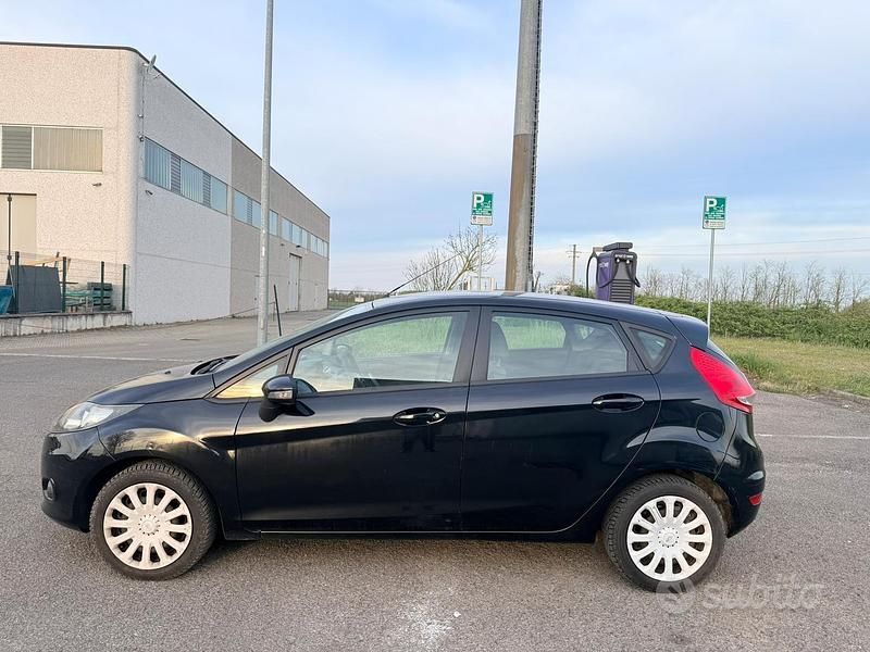 Usata Ford Fiesta Titanium 82 CV (60 kW) 2009 Nero Utilitaria