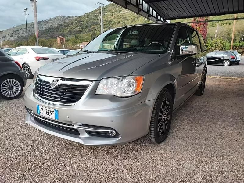 Usata Lancia Voyager Platinum 177 CV (130 kW) 2015 Grigio Monovolume