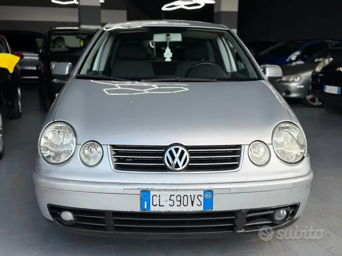 Usata VW Polo Highline 101 CV (74 kW) 2004 Grigio Utilitaria