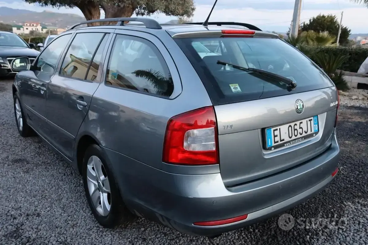 Usata Skoda Octavia Elegance 105 CV (77 kW) 2012 Grigio Station wagon