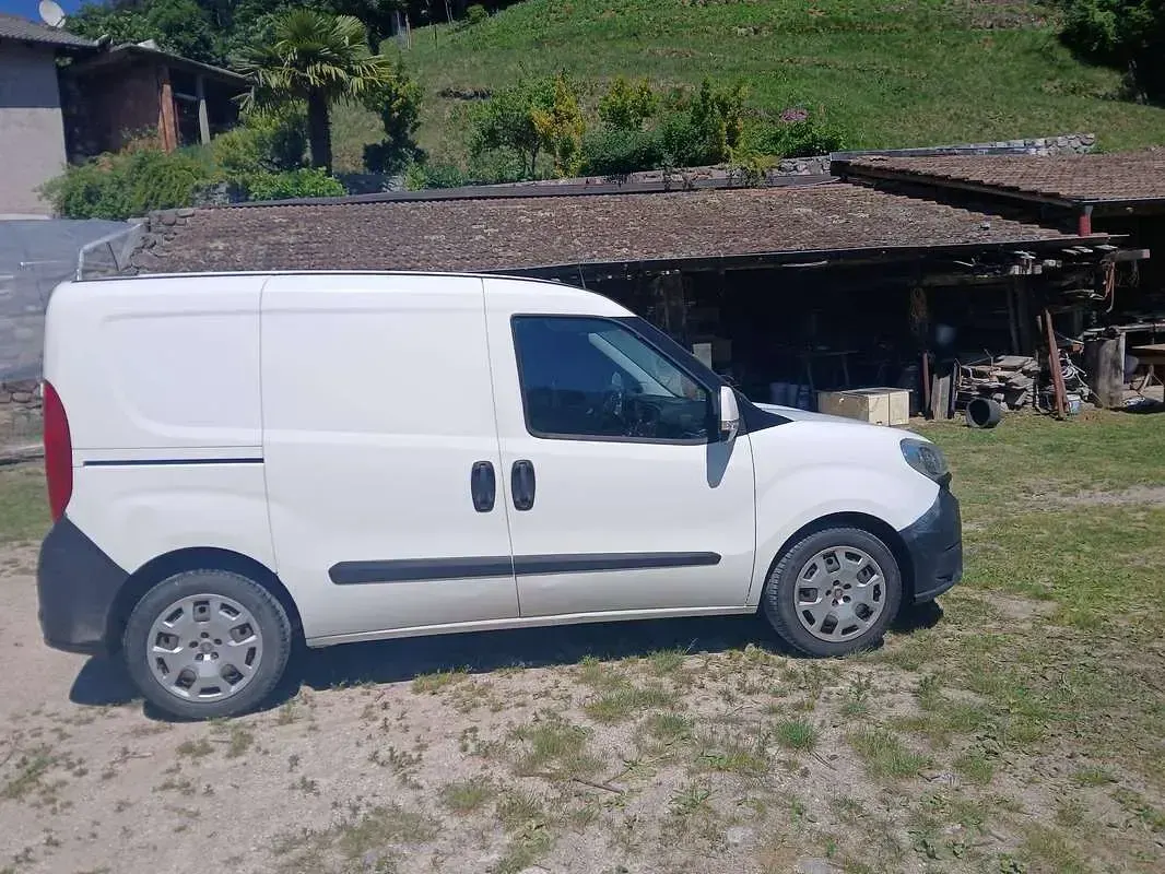 Usata Fiat Doblò Active 105 CV (77 kW) 2017 Bianco Monovolume