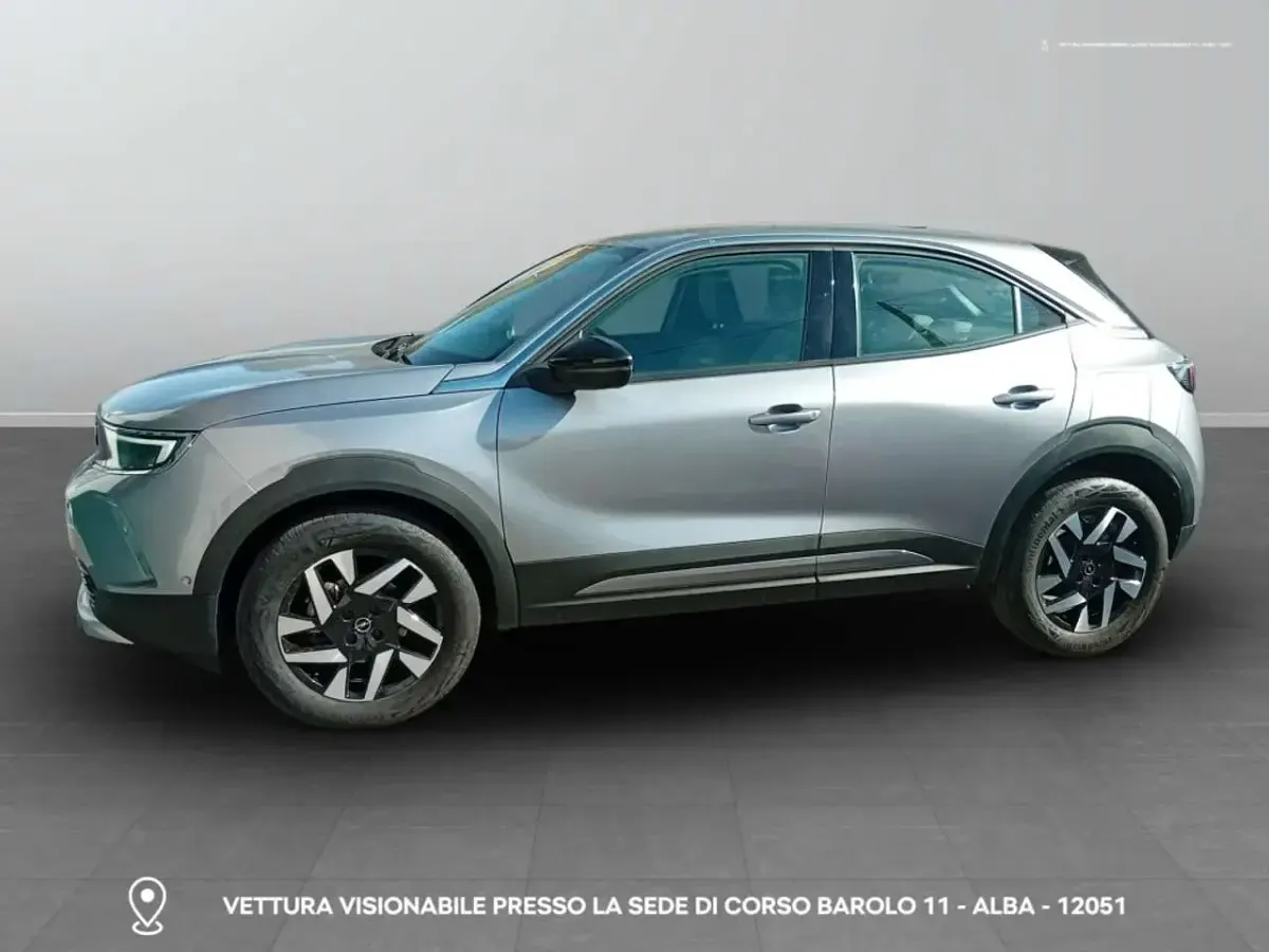 Usata Opel Mokka Elegance 101 CV (74 kW) 2023 2r grigio platino metallizzato SUV