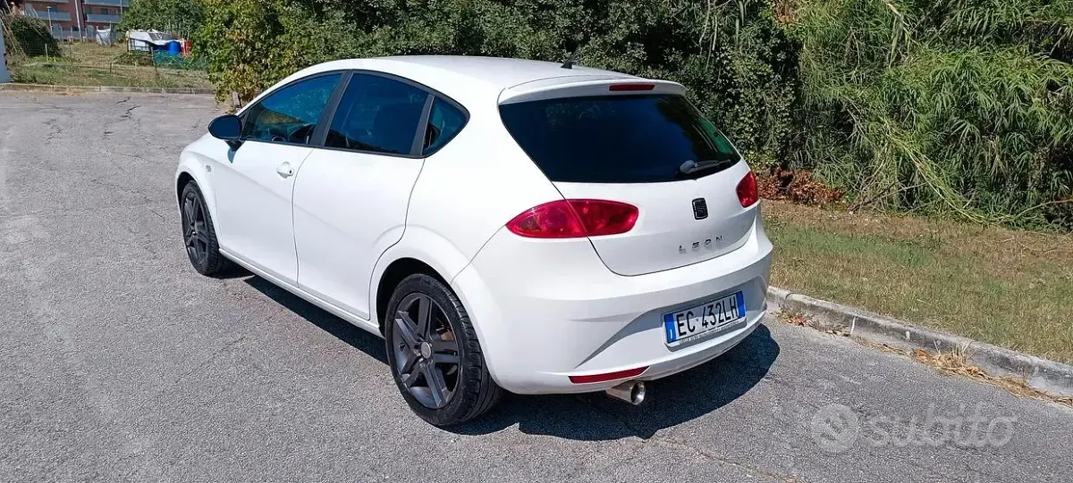 Usata Seat Leon 105 CV (77 kW) 2010 Bianco Utilitaria