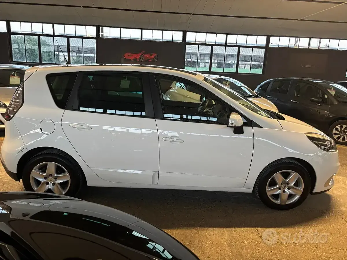 Usata Renault Scénic III Bose Edition 110 CV (80 kW) 2012 Bianco Monovolume
