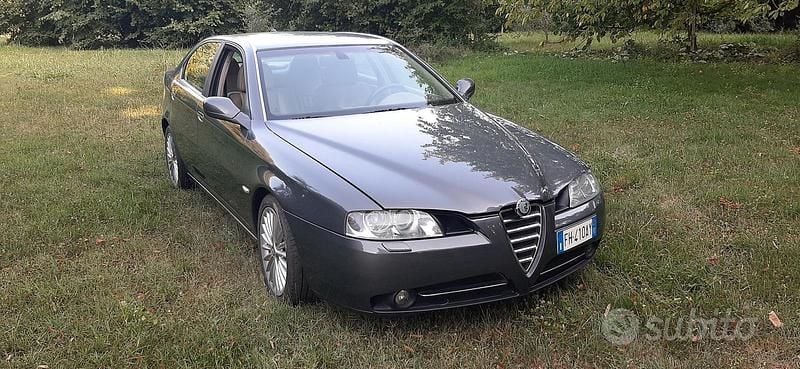 Grigio Usata 2004 Alfa Romeo 166 Tre volumi | 10.000 € (Super prezzo) - Immagine 1/4