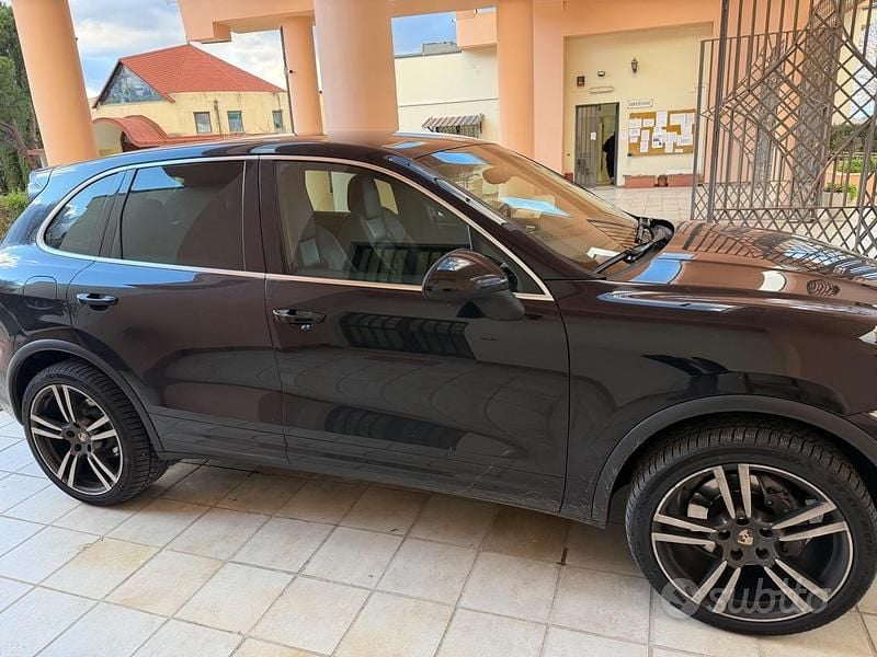 Usata Porsche Cayenne 245 CV (180 kW) 2012 Nero SUV
