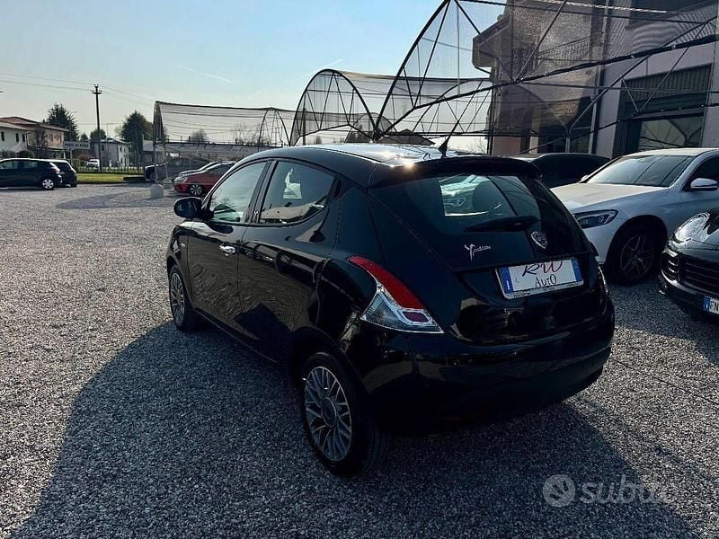 Usata Lancia Ypsilon Silver 69 CV (50 kW) 2012 Nero Utilitaria