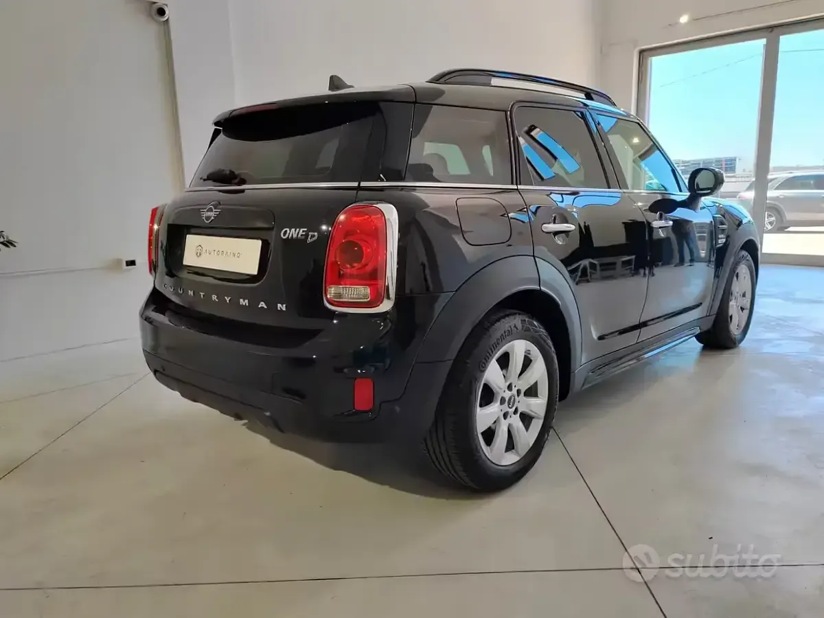 Usata Mini Countryman Business 116 CV (85 kW) 2020 Nero SUV