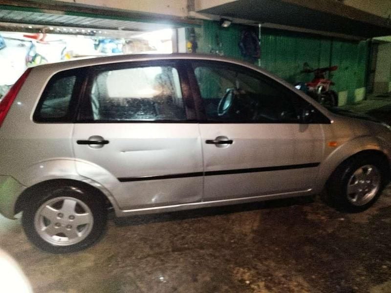 Usata Ford Fiesta Ambiente 75 CV (55 kW) 2003 Utilitaria