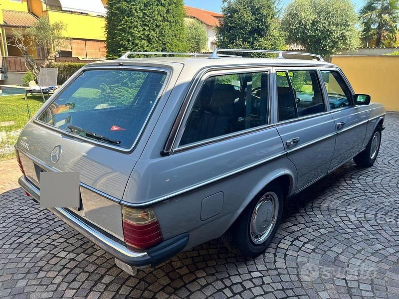 Begagnad Mercedes 200 109 HK (80 kW) 1984 Grå Kombi