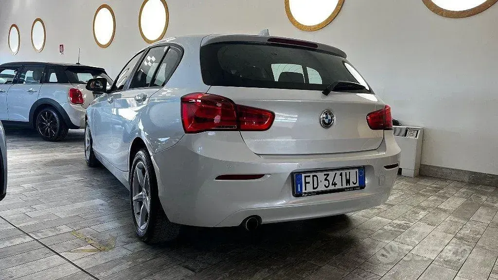Usata BMW 118 Advantage 150 CV (110 kW) 2016 Bianco Utilitaria