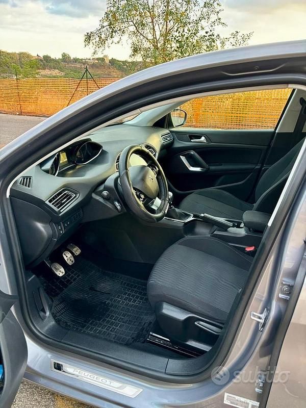 Usata Peugeot 308 120 CV (88 kW) 2017 Berlina