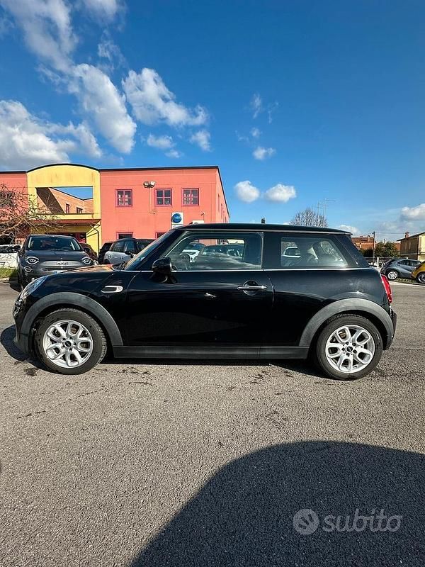 Usata Mini Cooper D Hype 116 CV (85 kW) 2018 Nero Utilitaria