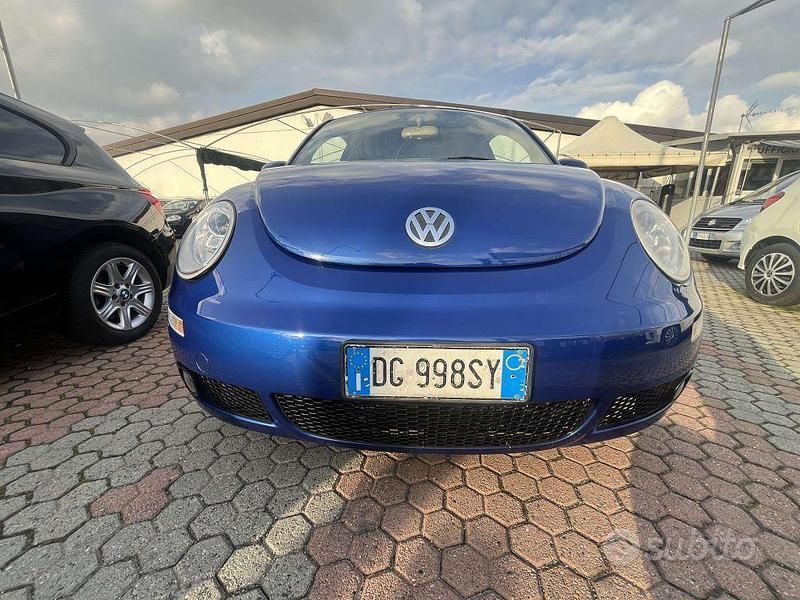 Usata VW New Beetle 102 CV (75 kW) 2007 Blu Utilitaria