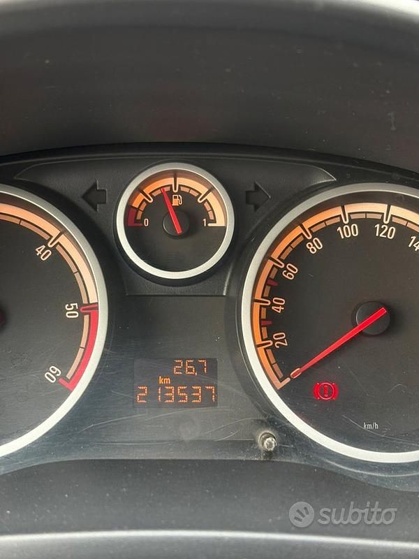 Usata Opel Corsa 90 CV (66 kW) 2009 Nero Utilitaria