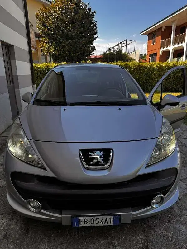 Usata Peugeot 207 Sport 73 CV (53 kW) 2010 Argento Utilitaria