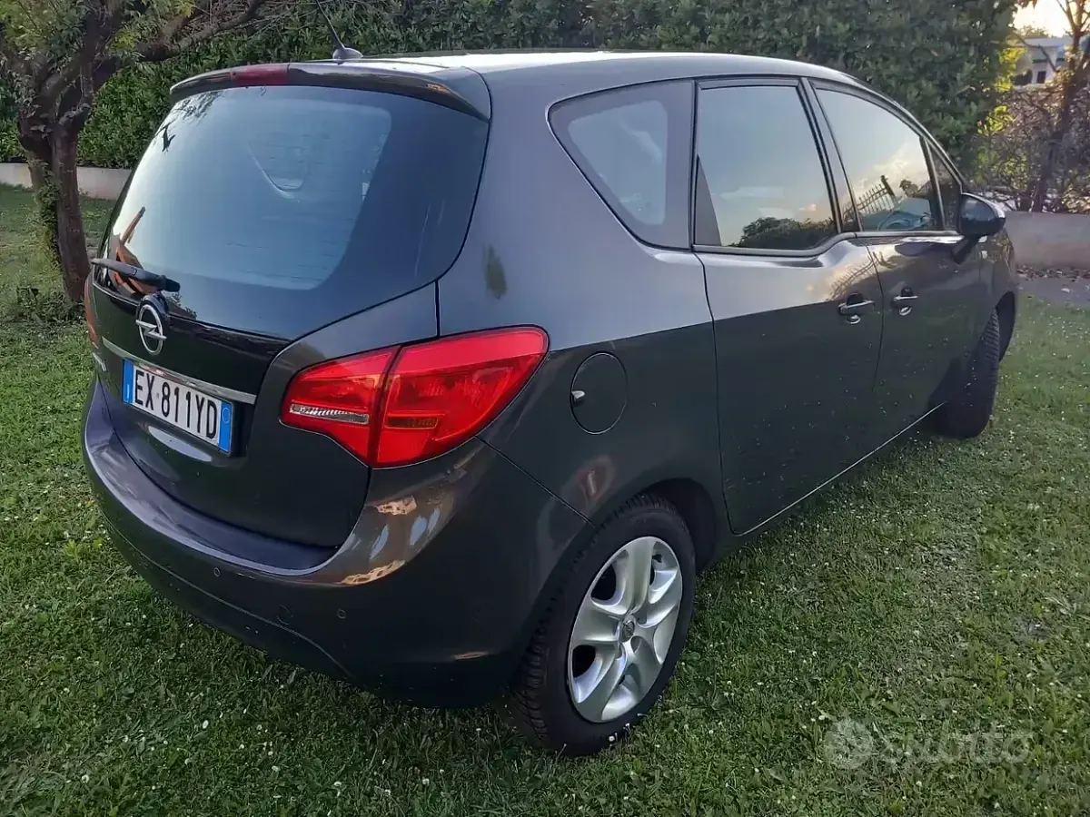 Usata Opel Meriva 120 CV (88 kW) 2014 Grigio Monovolume