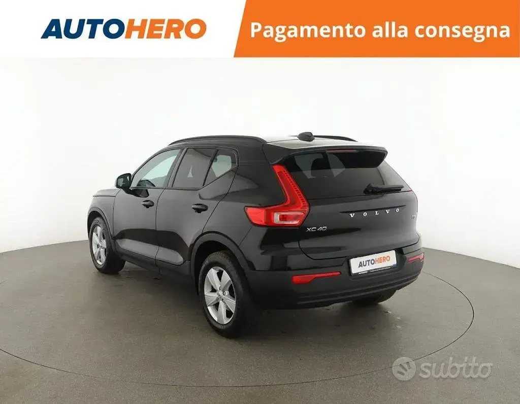 Usata Volvo XC40 Momentum 163 CV (119 kW) 2020 Nero SUV