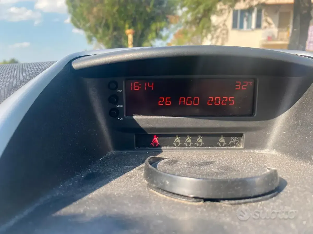 Usata Peugeot 207 70 CV (51 kW) 2008 Nero Utilitaria