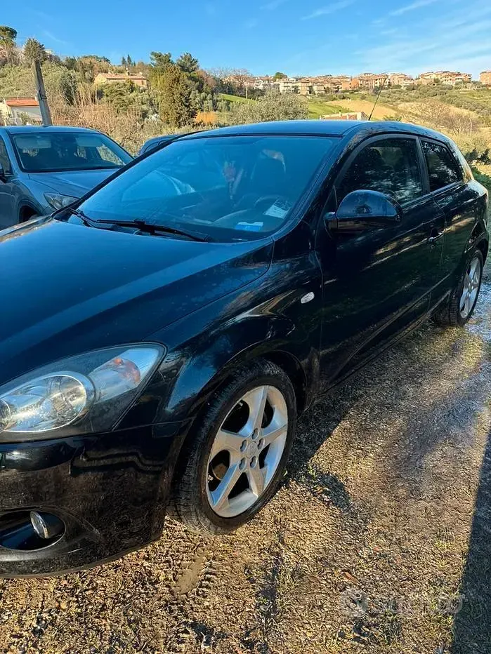 Usata Kia Ceed 115 CV (84 kW) 2008 Nero Utilitaria
