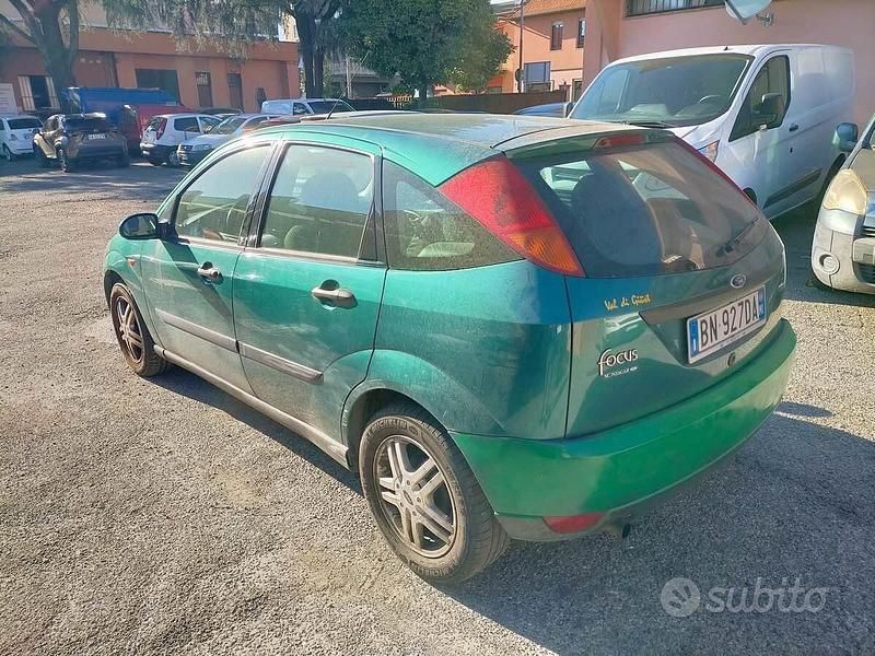 Usata Ford Focus Ghia 100 CV (73 kW) 2000 Verde Berlina