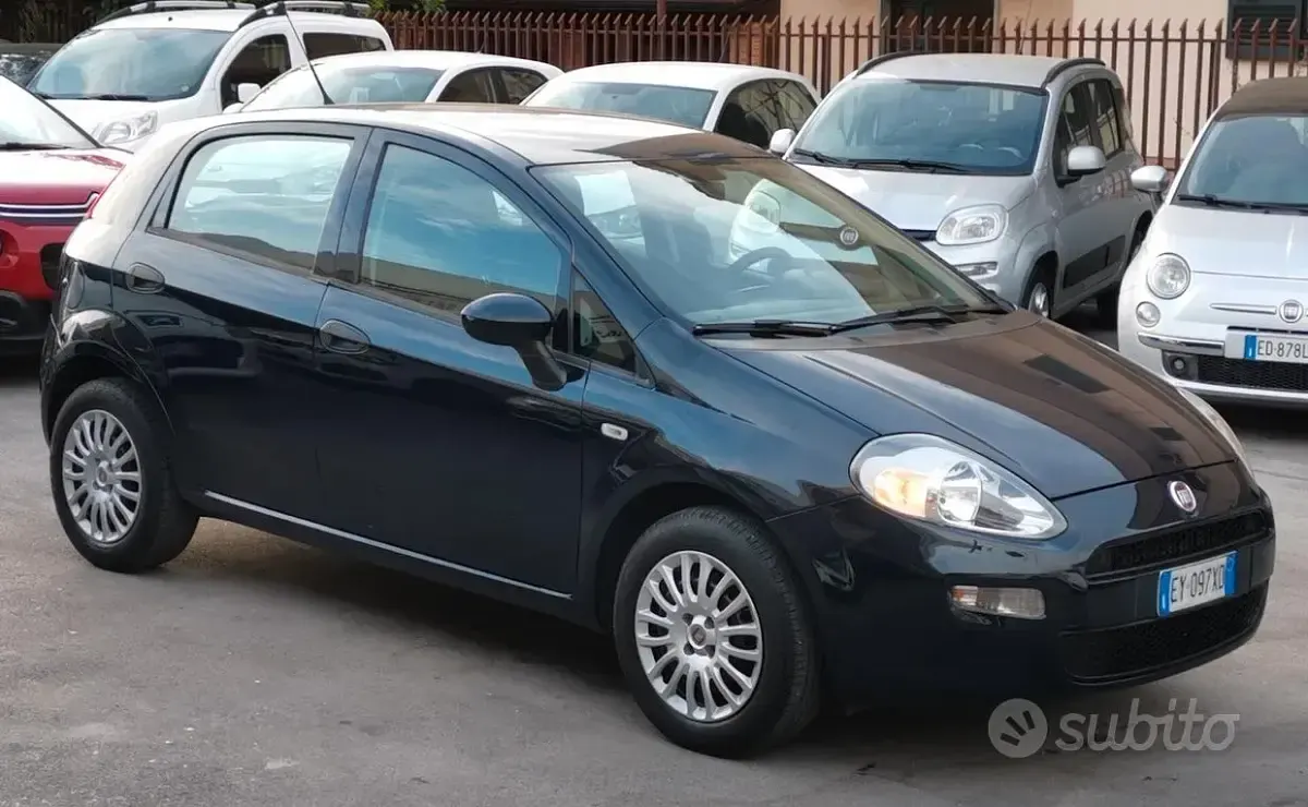 Usata Fiat Punto Street 77 CV (56 kW) 2015 Bluazzurro Utilitaria