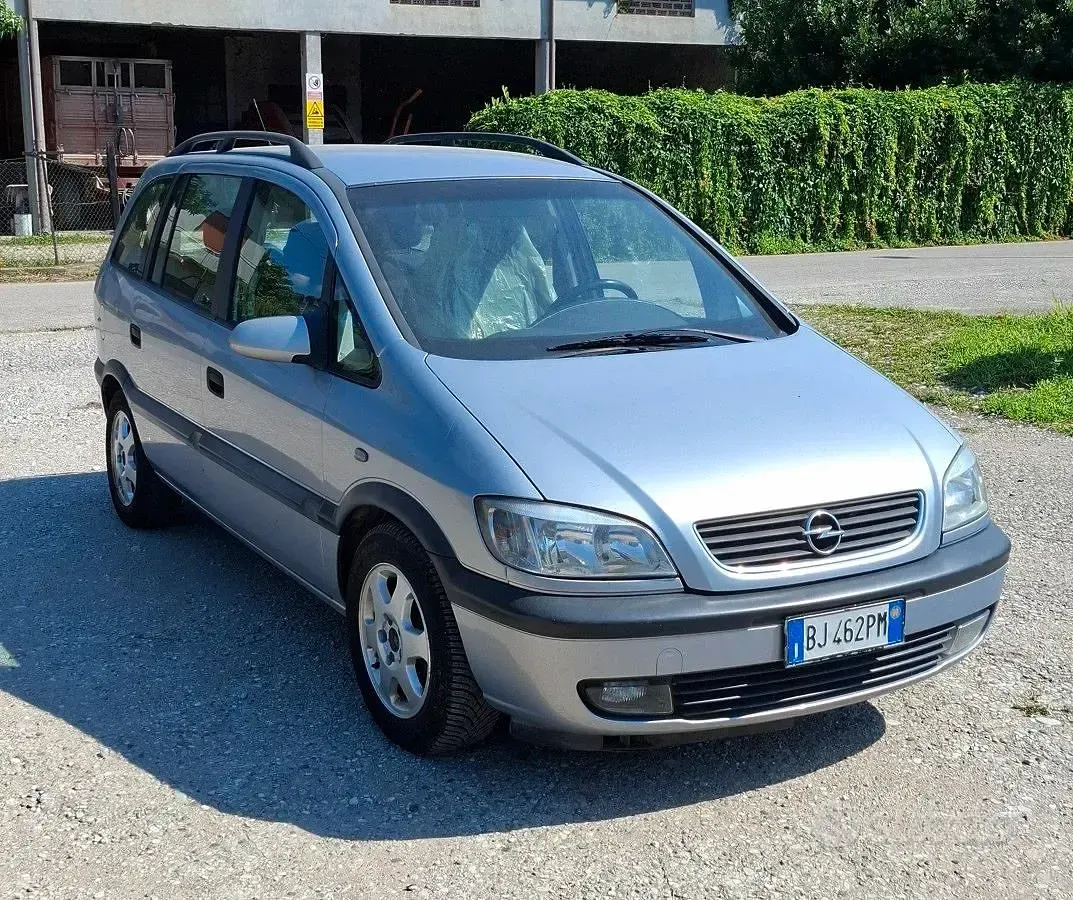 Usata Opel Zafira 82 CV (60 kW) 2000 Monovolume