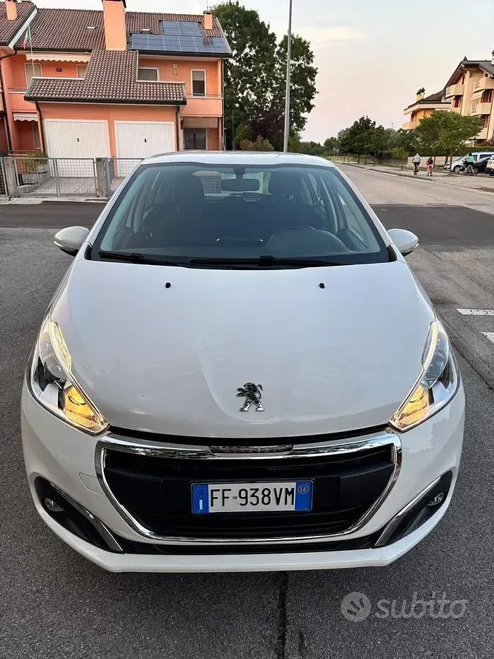 Usata Peugeot 208 Access 82 CV (60 kW) 2017 Bianco Utilitaria