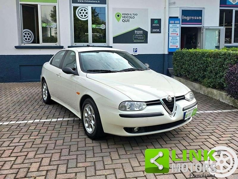 Bianco Usata 2000 Alfa Romeo 156 Distinctive Tre volumi | 7000 € (Buon prezzo) - Immagine 1/4