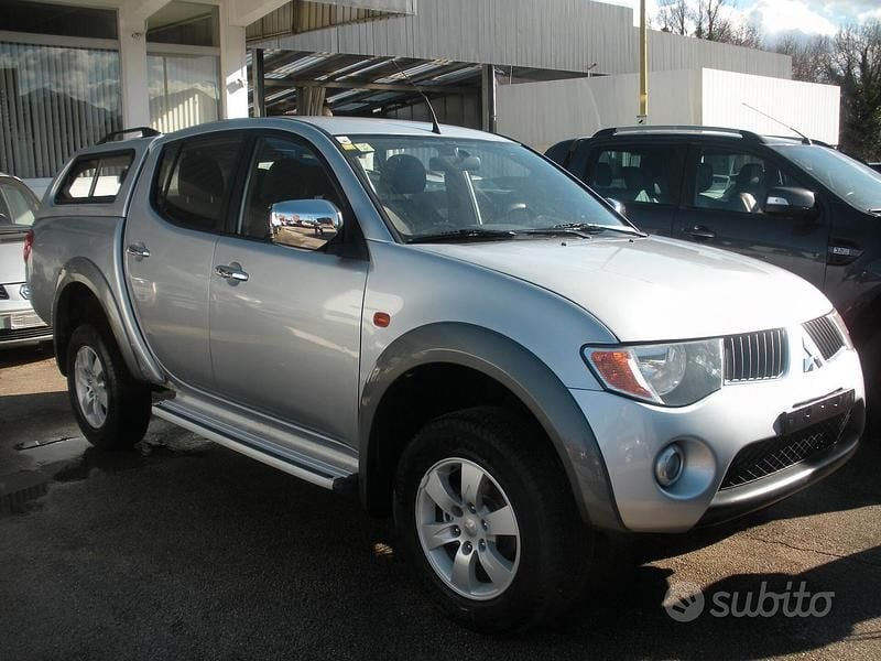 Usata Mitsubishi L200 Intense 136 CV (100 kW) 2011 Grigio Pick-up