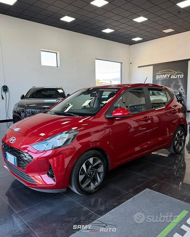 Usata Hyundai i10 67 CV (49 kW) 2023 Rosso Utilitaria