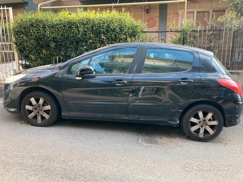 Nero Usata 2011 Peugeot 308 Tre volumi | 1000 € (Super prezzo) - Immagine 1/4