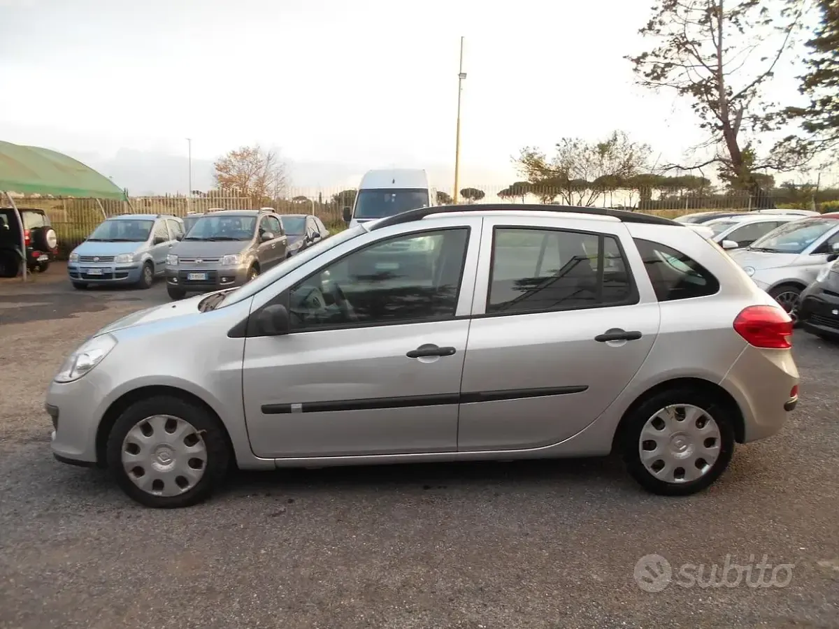 Usata Renault Clio II Dynamique 75 CV (55 kW) 2008 Berlina