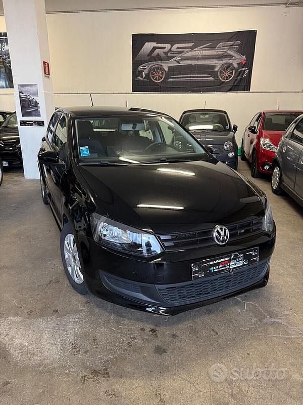 Nero Usata 2014 VW Polo Comfortline Tre volumi | 4850 € (Super prezzo) - Immagine 1/4