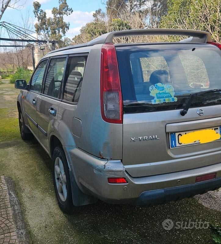 Usata Nissan X-Trail 114 CV (83 kW) 2002 Grigio SUV