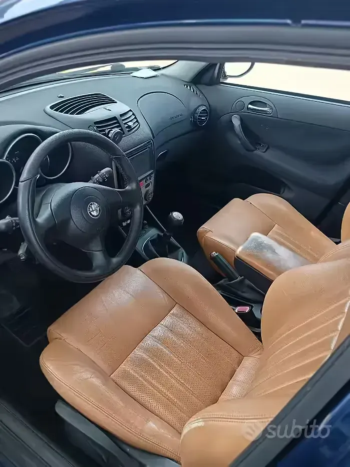 Usata Alfa Romeo 147 Distinctive 116 CV (85 kW) 2003 Blu Utilitaria