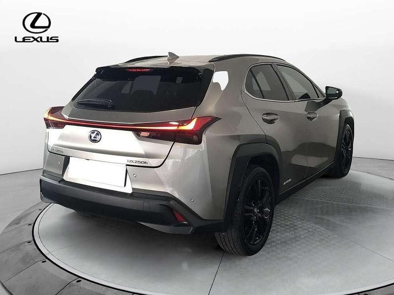 Usata Lexus UX 250h 145 CV (106 kW) 2021 Sonic titanium SUV