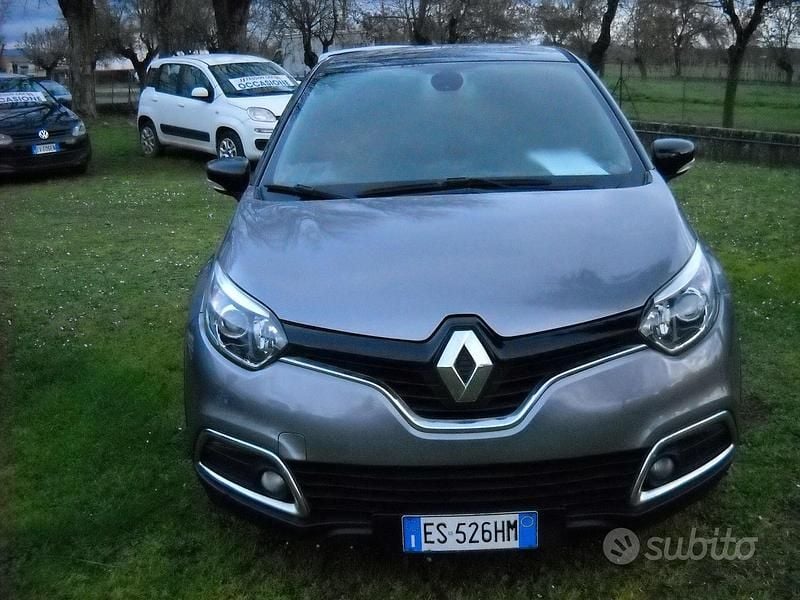 Usata Renault Captur 90 CV (66 kW) 2013 Grigio SUV