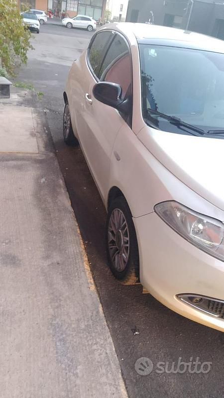 Usata Lancia Ypsilon 95 CV (69 kW) 2011 Utilitaria